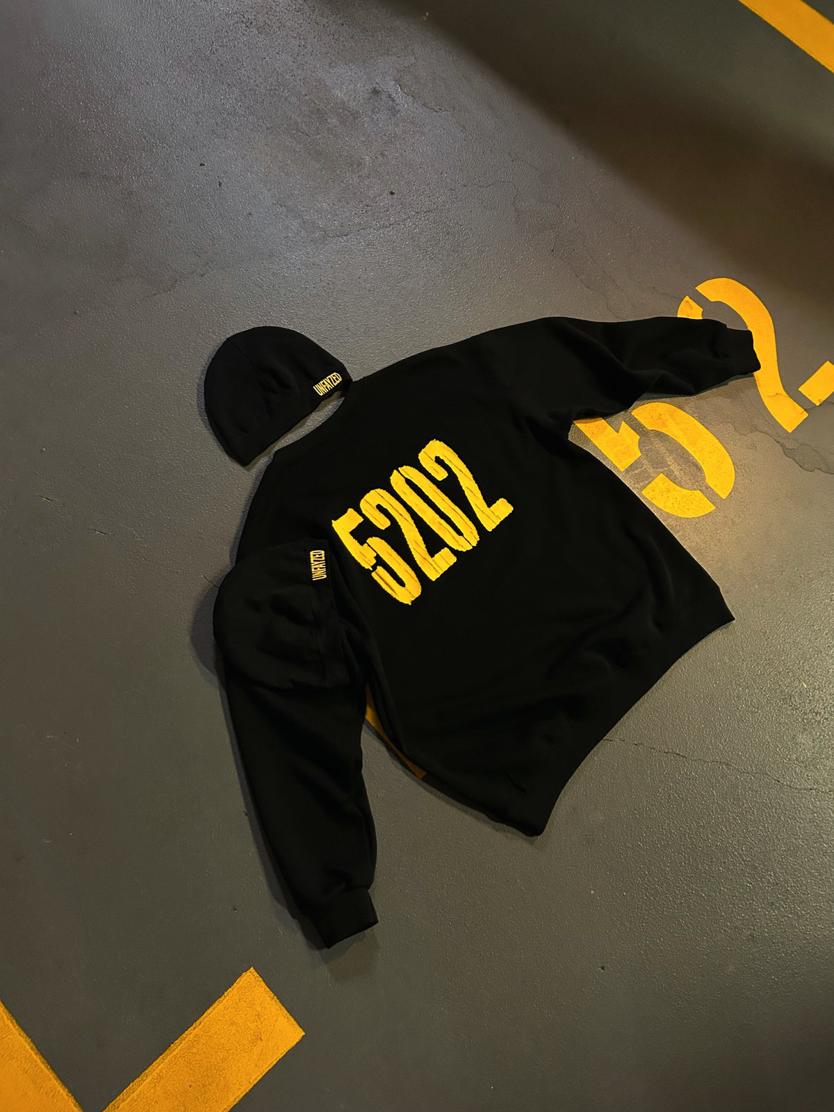 UNFAYZED HEAVY CREWNECK